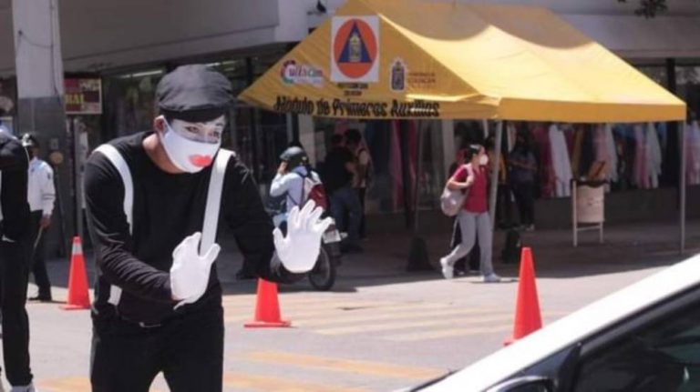 Usa Culiacán al mimo para respetar al peatón