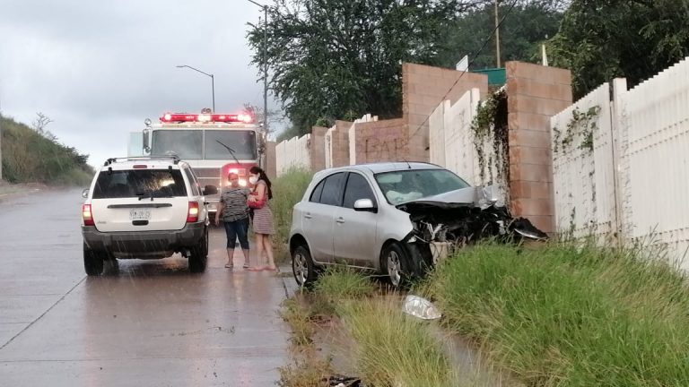 Se impacta automovilista a un costado del Parque 87