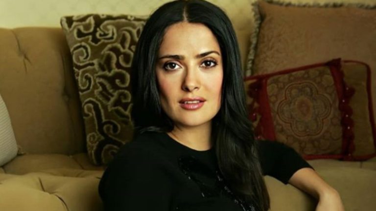 Comparte Salma Hayek su última fotografía antes de cumplir 54 años