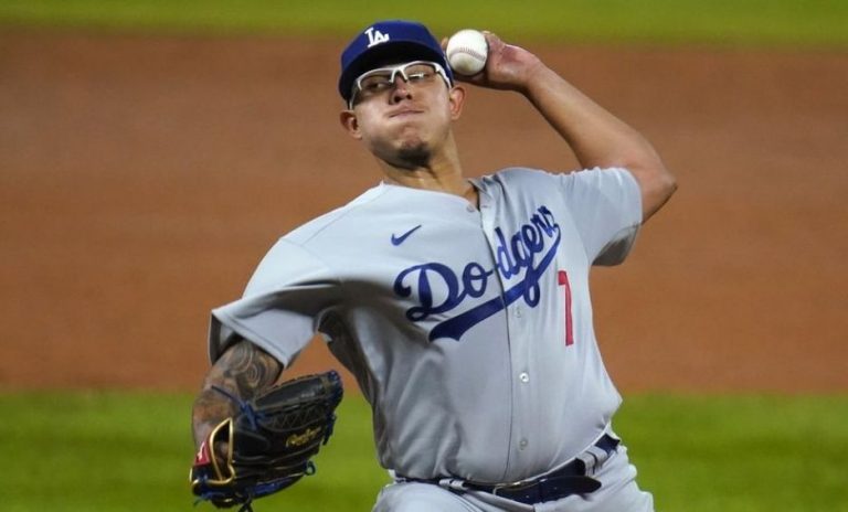 ¿Julio Urías será relevista en playoffs? Esto dice el manager de Dodgers