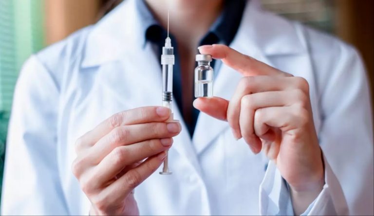 Esto es lo que sabemos sobre EpiVacCorona, la segunda vacuna rusa contra el COVID-19