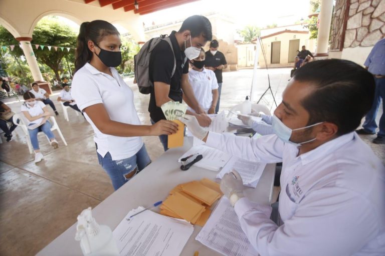 Concluye Mazatlán entrega de $1.8 millones en becas Proase