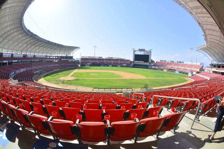 Autoriza Mazatlán abrir estadios al 30% de su capacidad
