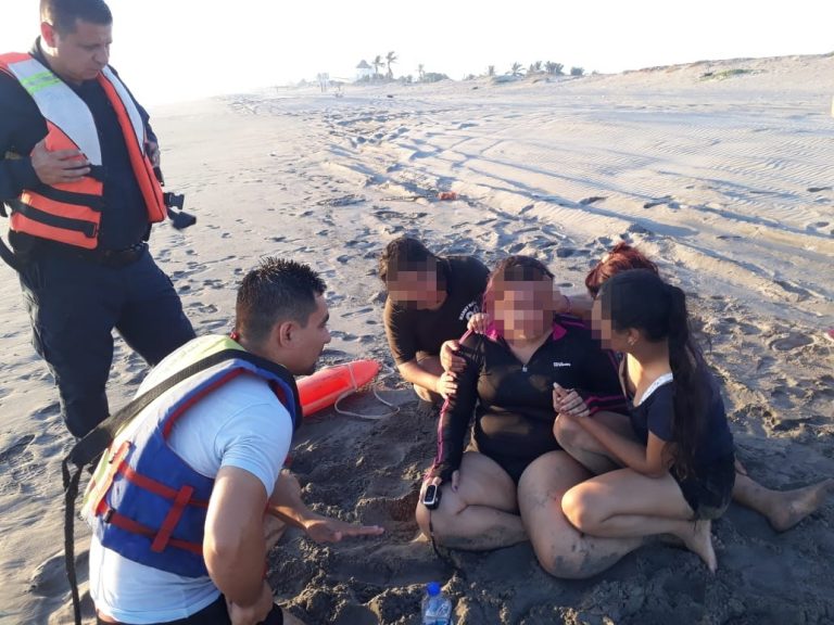 Tras 20 minutos de nadar contracorriente la salvan en Ponce