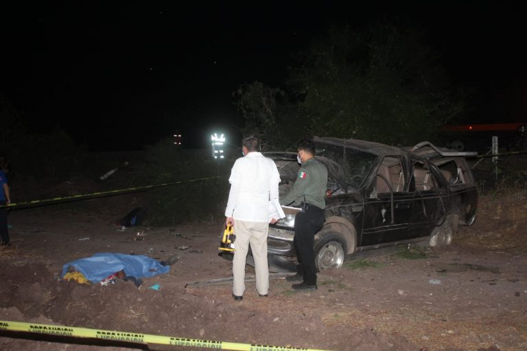 Vuelca familia en ‘La Palma’, Navolato; hay un muerto y cuatro heridos