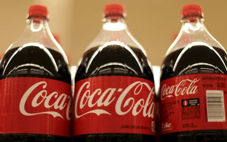 Coca-Cola en crisis, planean eliminar la mitad de sus marcas de bebidas