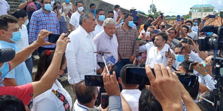 No me mojo para la foto o para que me dé COVID-19: AMLO