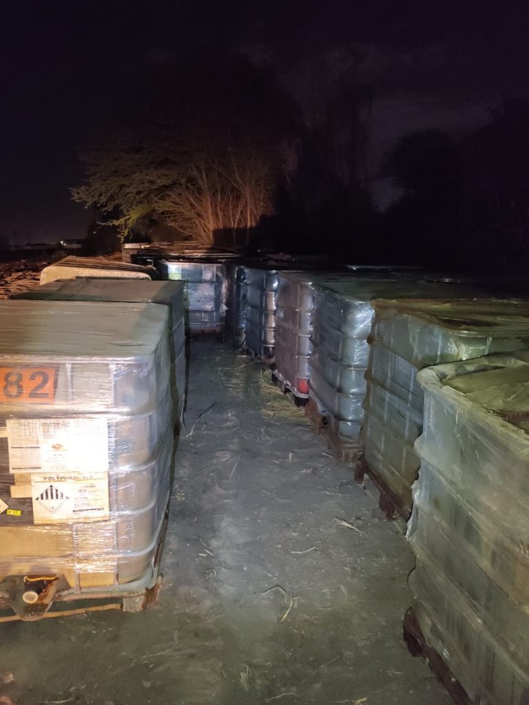 Aseguran en El Diez más de 200 mil litros de aparentes precursores químicos