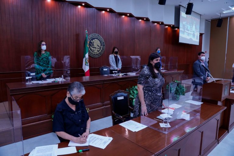 Guardan diputados minuto de silencio en memoria de Audómar Ahumada