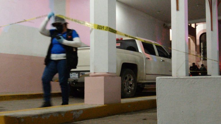 Muere afuera de hospital tras ser baleado en asalto