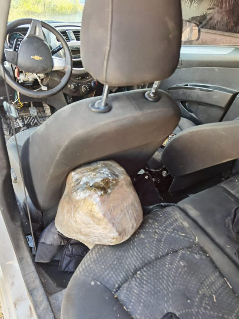 Decomisan en Villa Juárez 3 kilos de mariguana en auto en abandono