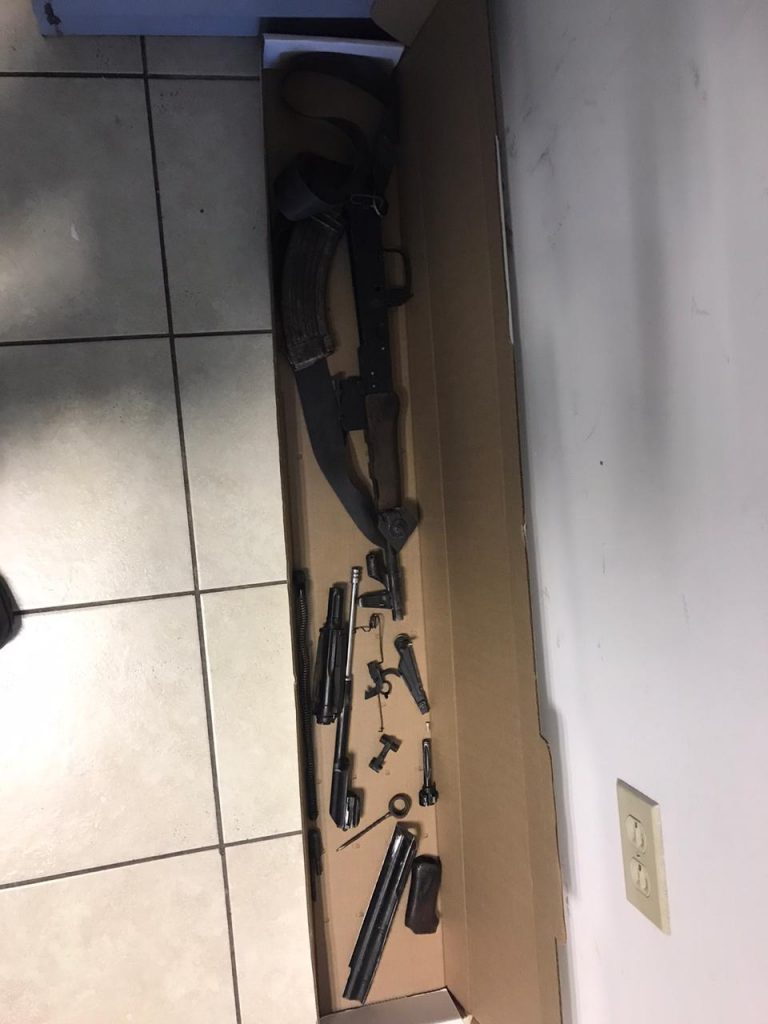 Cayó la municipal, le encontraron un ‘cuerno de chivo’