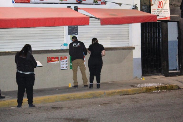 Balean a auxiliar de expendio en Terranova, Culiacán