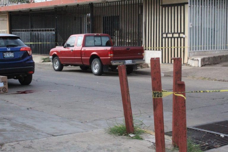 Lo balean en presunto asalto al llegar a su domicilio