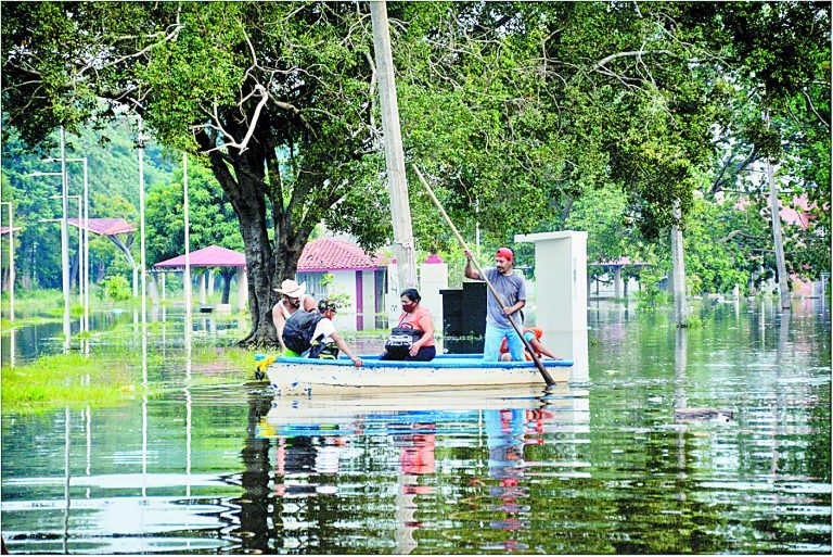 Descuidaron bordos y anegaron a 40 mil