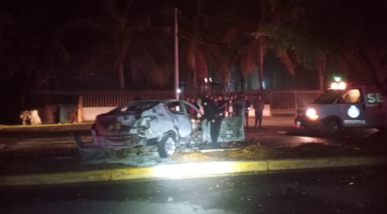 Muere carbonizado tras accidente en Yebavito
