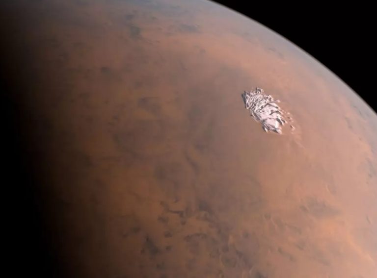 Avistan silueta en forma de ángel en la superficie de Marte