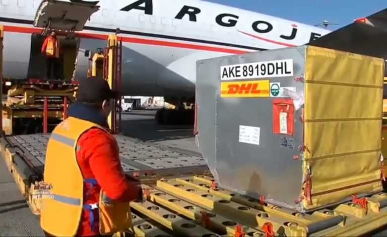 Llega a México segundo cargamento de vacunas contra COVID-19 de Pfizer