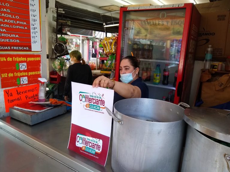 Celebran comerciantes su día con ofertas