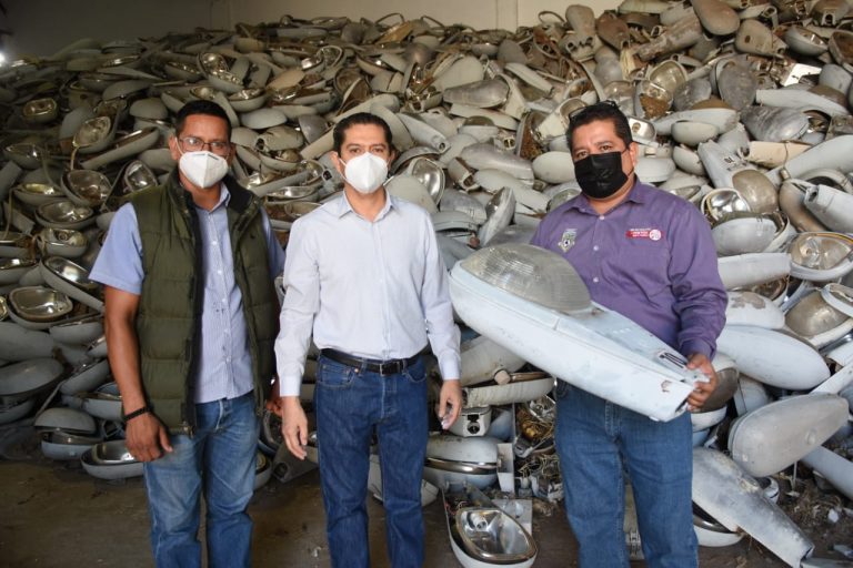 Formaliza Culiacán a Navolato entrega de 800 lámparas en donativo