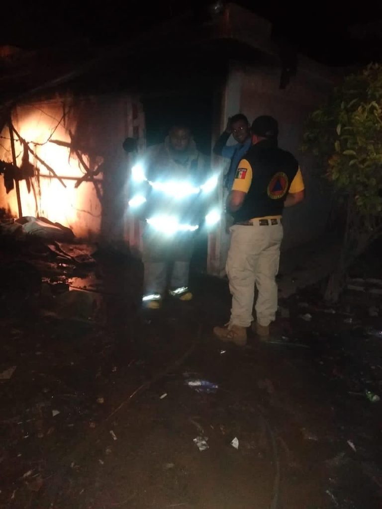 Por una veladora se incendia construcción en La Michoacana, Navolato