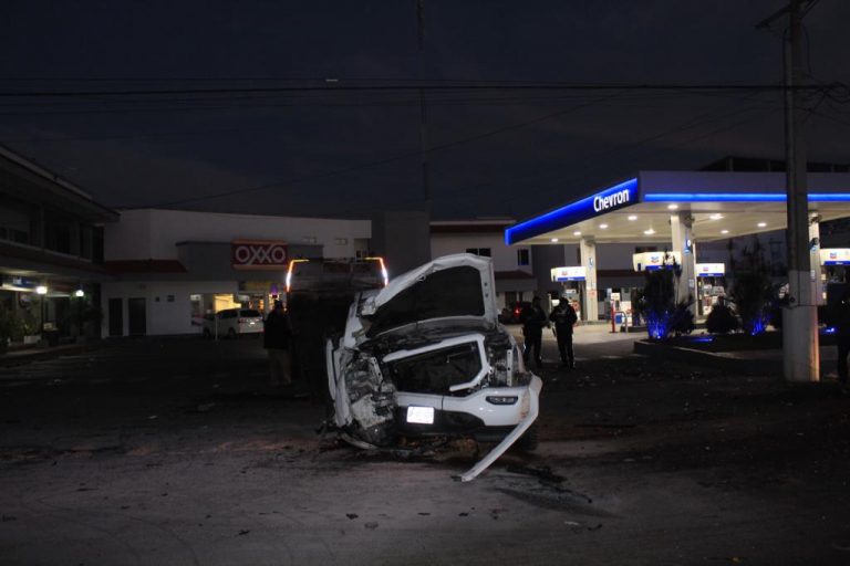 Herido su conductor; chocó contra un poste de CFE