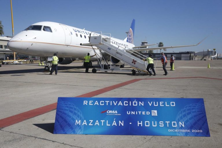 Reactiva United Airlines su vuelo semanal a Mazatlán