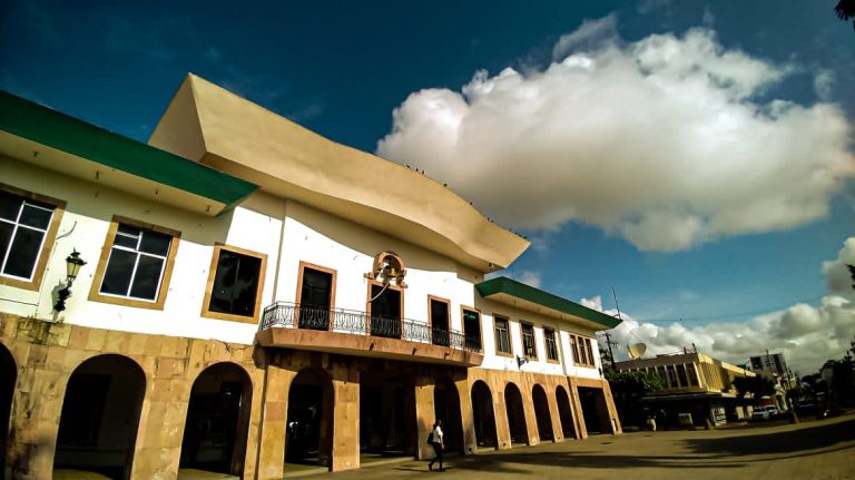 Dan de baja a cuatro funcionarios de la subdirección de Comercio de Mazatlán