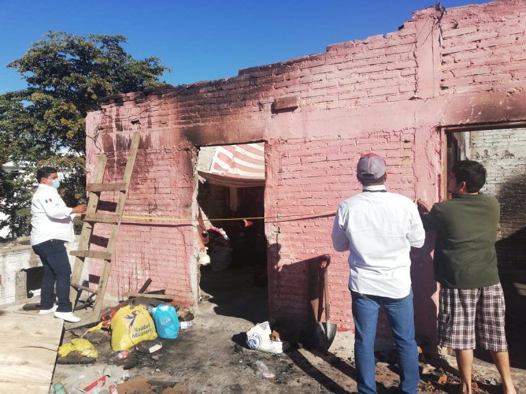 Les promete alcalde para Año Nuevo casas ‘nuevas’ tras incendio