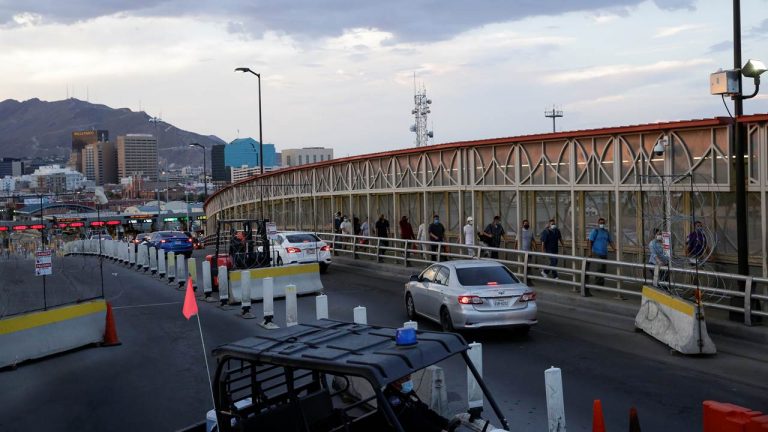 Extienden al 21 de enero cierre de frontera México-EU