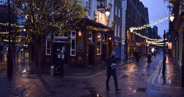 GB ordena cerrar parte del sur y Londres: La mutación del virus es más contagiosa y avanza rápido