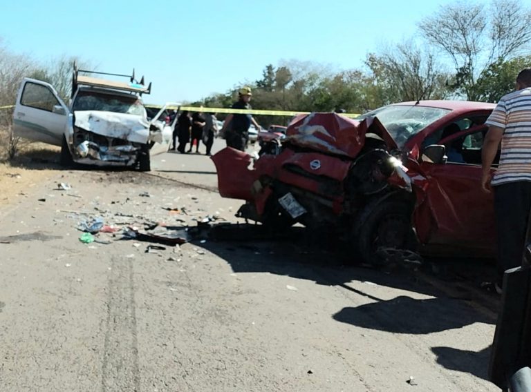 Se impactan de frente en Sanalona; hay un muerto y 3 heridos