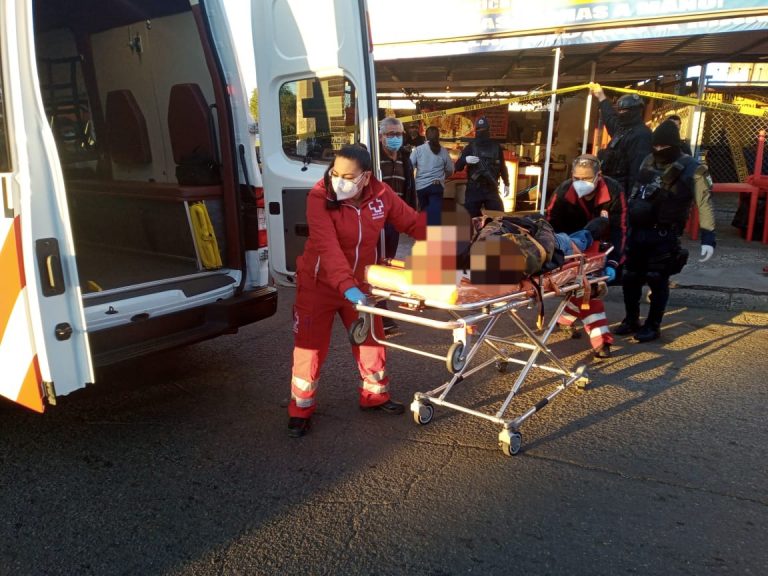 Balean a dueño de birriería en presunto asalto