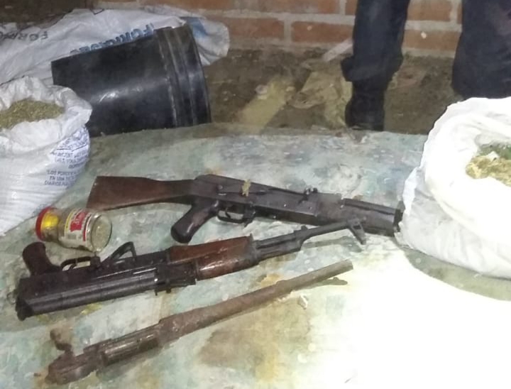 Decomisan militares en Choix armas y mariguana