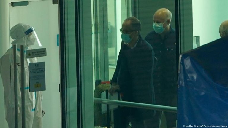 Expertos OMS llegan a Wuhan para estudiar origen del coronavirus
