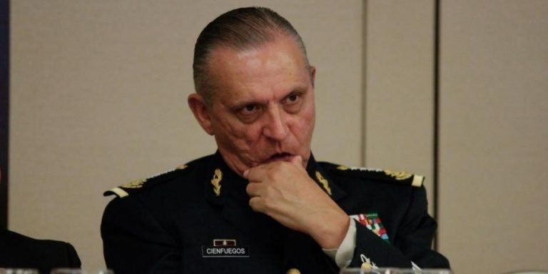 Acusa AMLO a la DEA de fabricar delitos a Cienfuegos