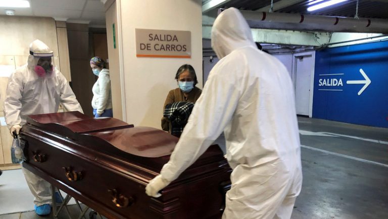 Se enteran que sigue vivo 20 días después del entierro