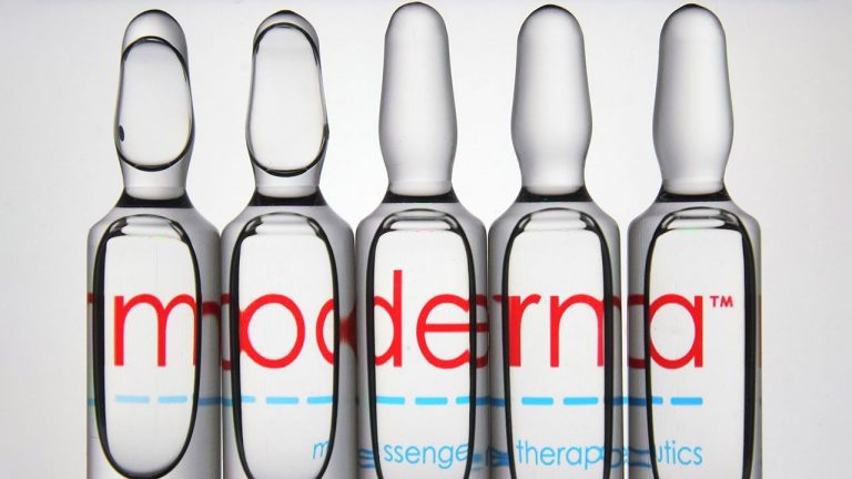 Alerta Cofepris por venta ilegal de vacuna de Moderna por internet