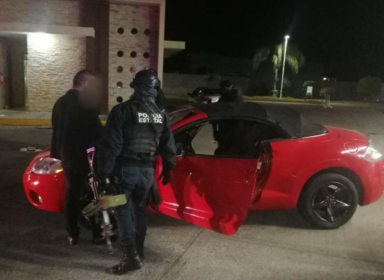 Decomisan 5 autos y arrestan a 8 en arrancones por la Culiacán-Los Mochis