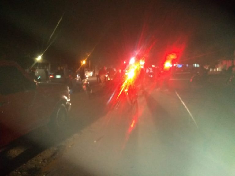 Resultan cuatro heridos tras accidente en Villa Juárez