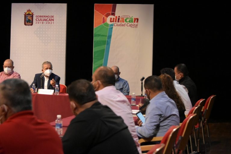 Alumbrado, buenas calles y policías piden síndicos a Estrada Ferreiro