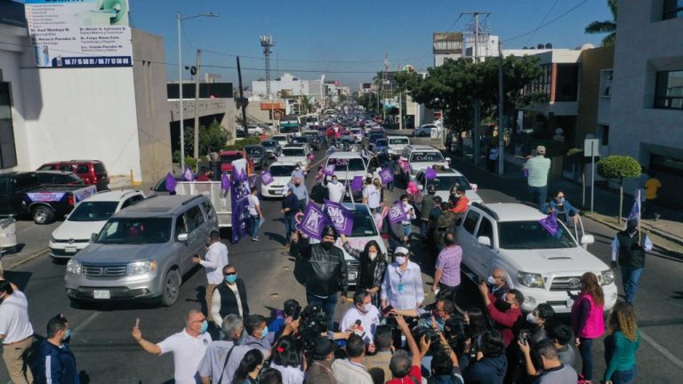 Presume Cuén 12 mil militantes en caravana