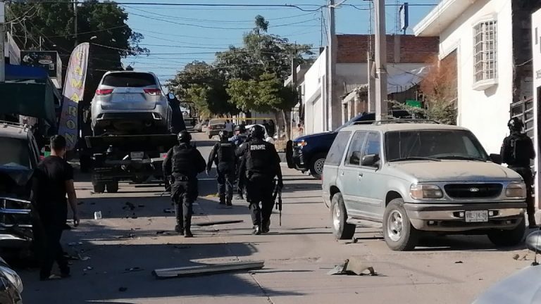 Huyen gatilleros, los perseguían policías