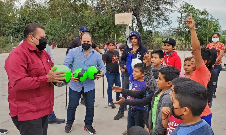 Suma alcalde a Berlín en entrega de apoyos