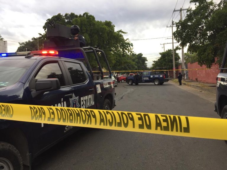 Los perseguían estatales, les arrojan puntas de acero