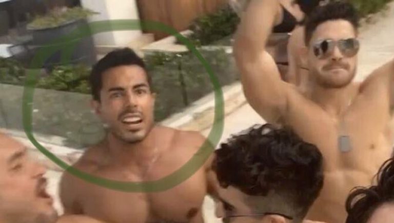 Exhiben a oftalmólogo en fiesta de playa; recibió vacuna contra COVID-19