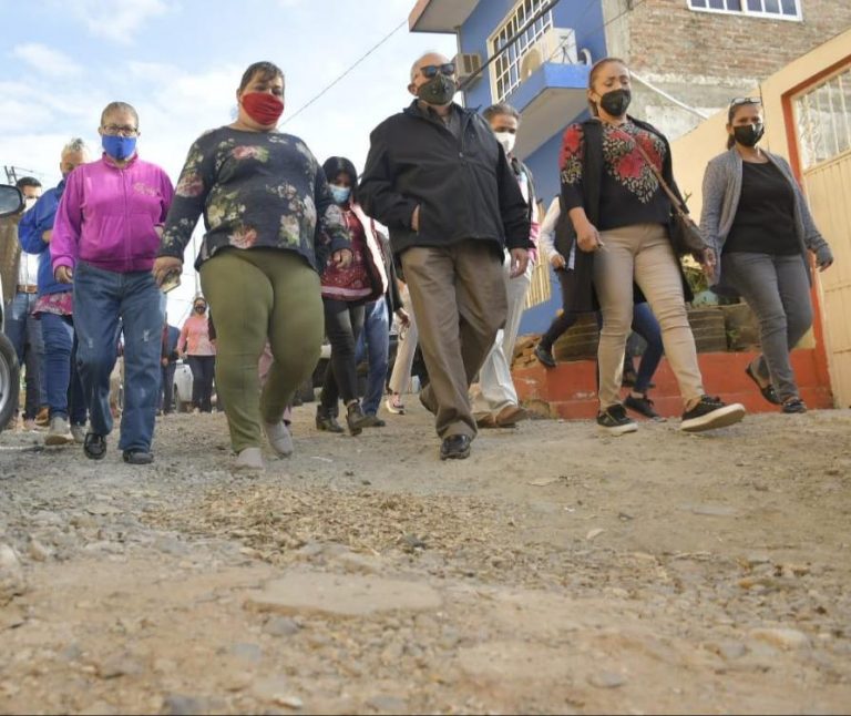 Piden pavimentación de calle, pero aparece hecha