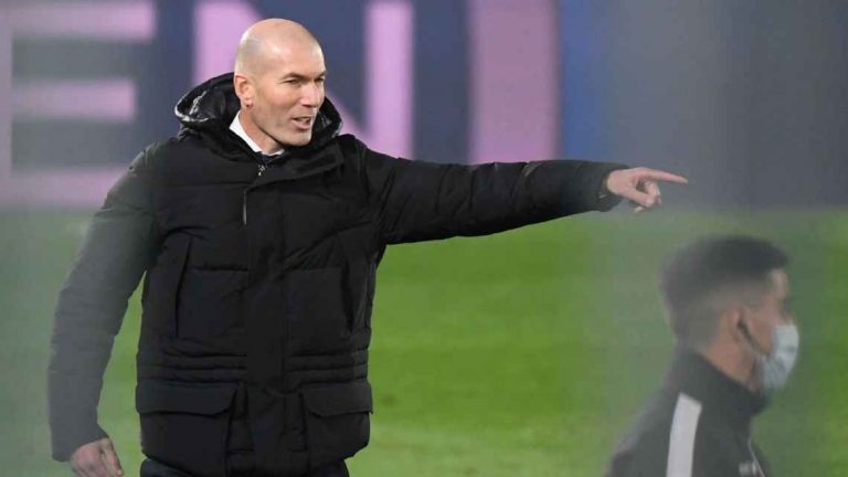 Zinedine Zidane está aislado por COVID-19
