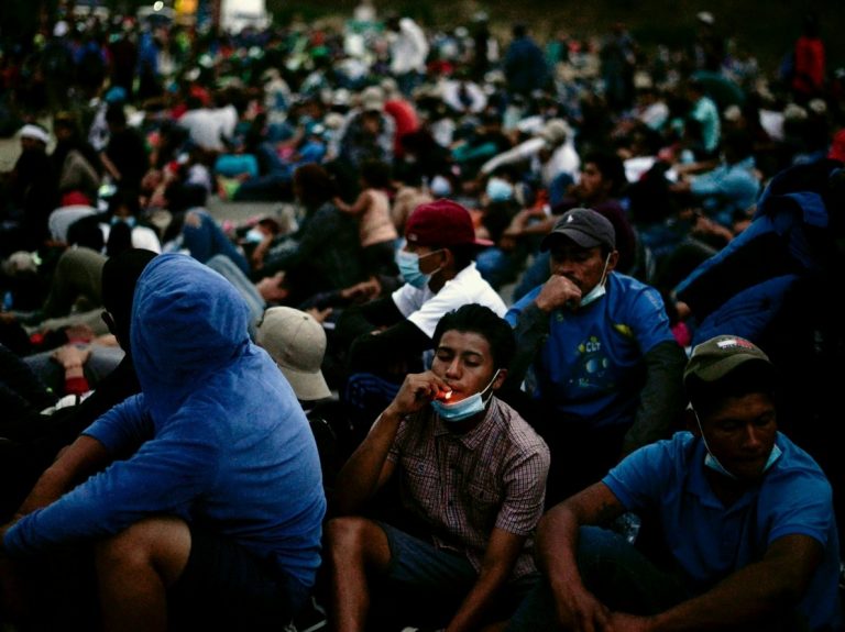 Busca México salida dialogada a caravana migrante