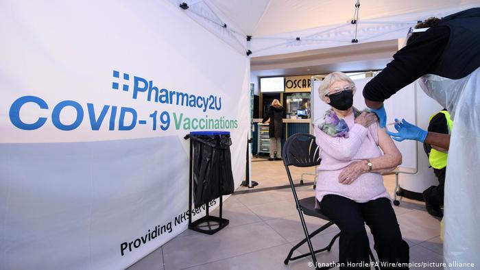 Por alerta de bomba para planta de vacuna en GB